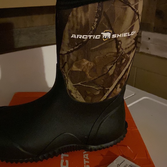 Brand new youth boys snow boots - Picture 3 of 6